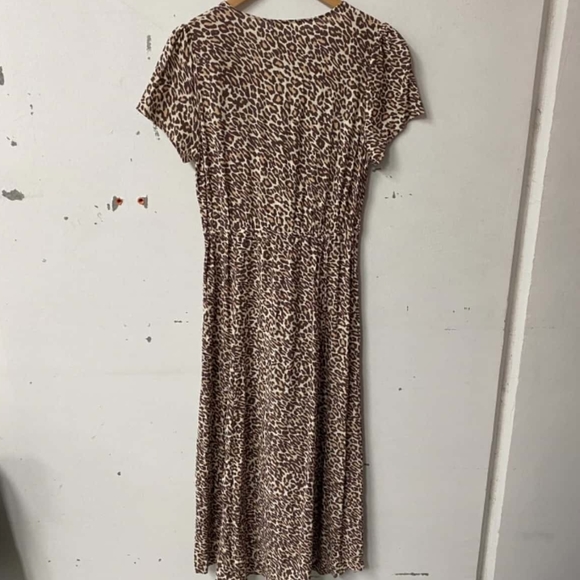 KIVARI Alena Leopard Print Tie Front Midi Dress - Picture 15 of 16